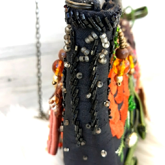 EUC VTG  MARY FRANCES SMALL CRESCENT CROSSBODY BAG - Picture 12 of 15